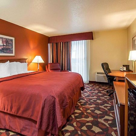 Quality Inn & Suites Kansas City I-435N Near Sports Complex Exteriér fotografie