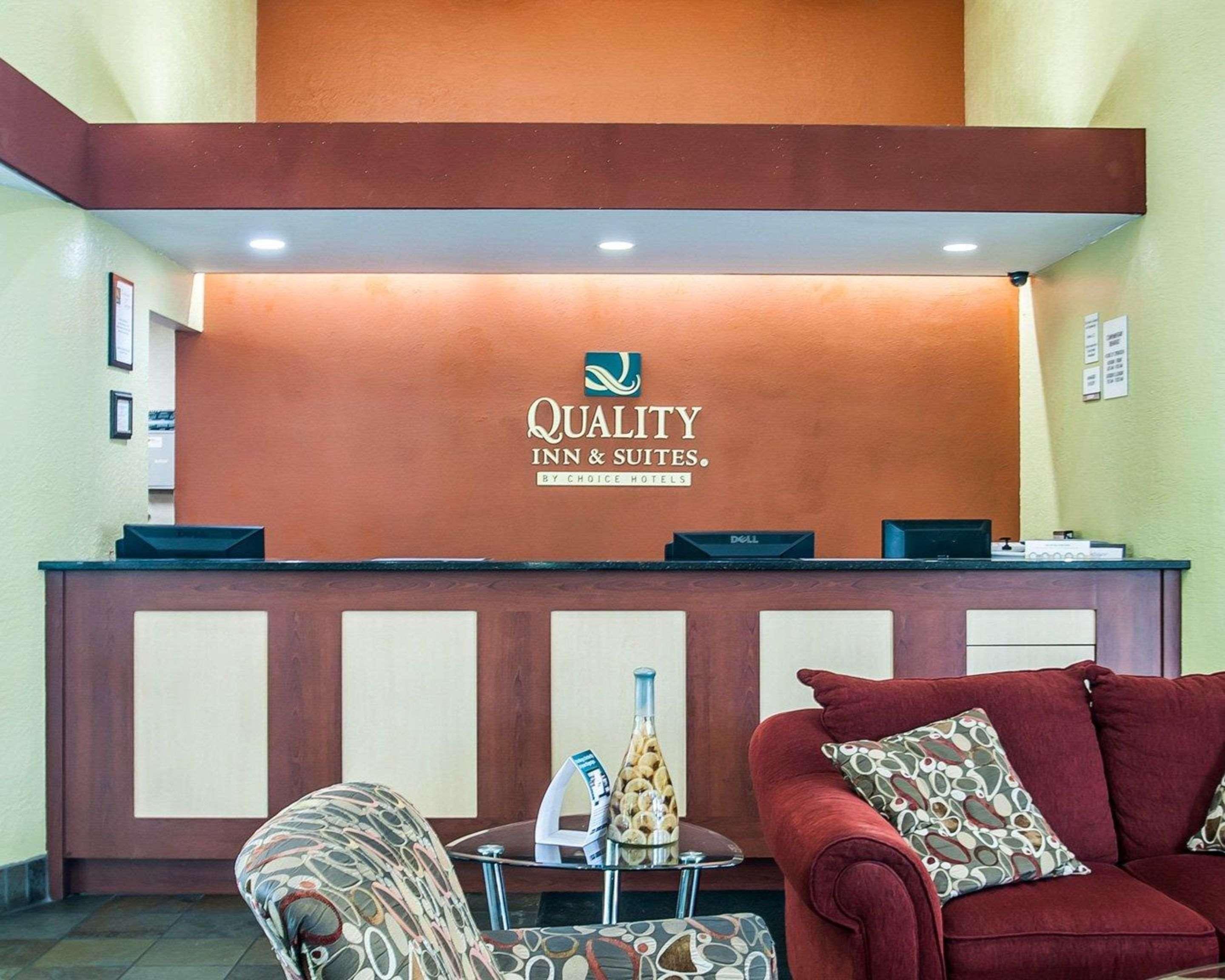 Quality Inn & Suites Kansas City I-435N Near Sports Complex Exteriér fotografie